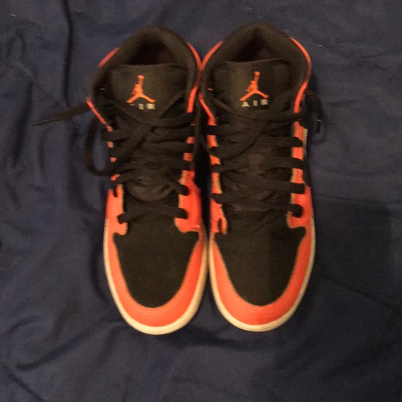 Shattered Backboard Vibes On This Air Jordan 1 Mid - Picture 2 of 5